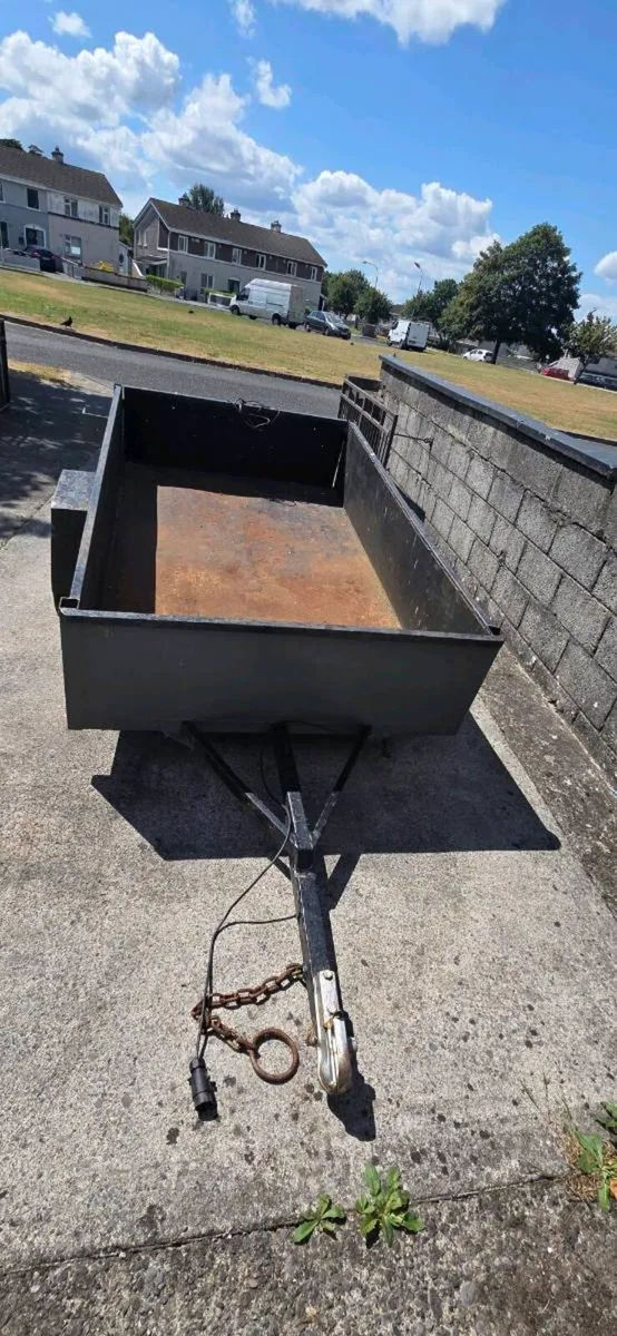 Trailer - Image 1
