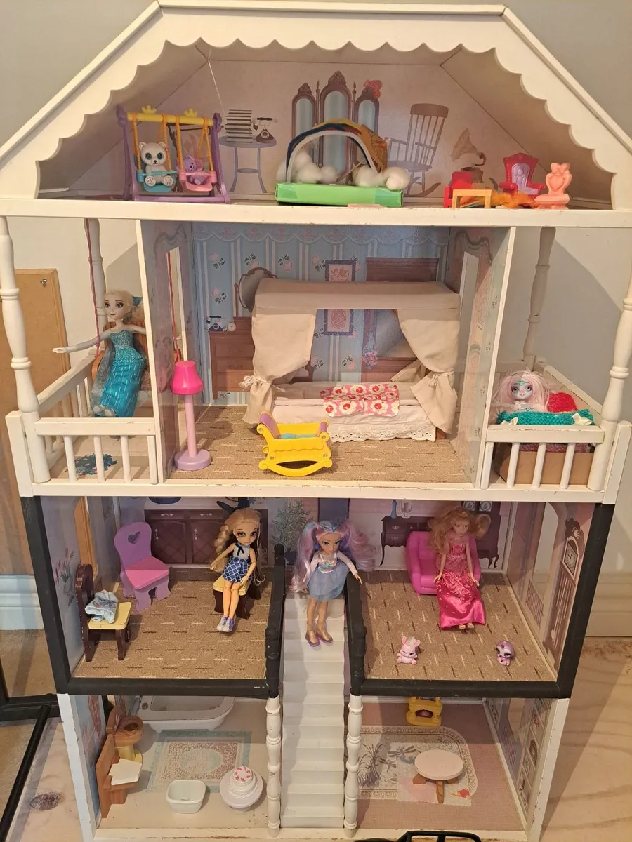 Dolls house with furniture!!quick sale - Image 1