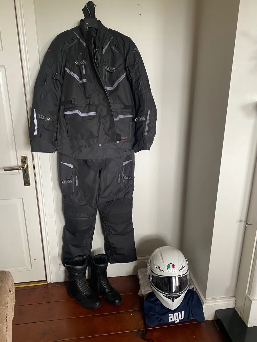 Ladies  motorcycle outfit - Image 2