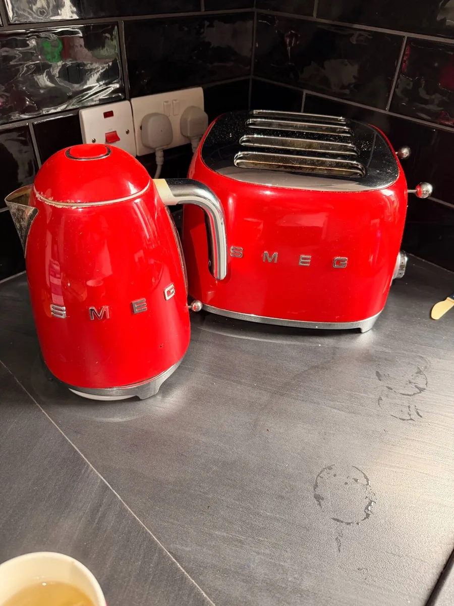 SMEG kettle and toaster - Image 1