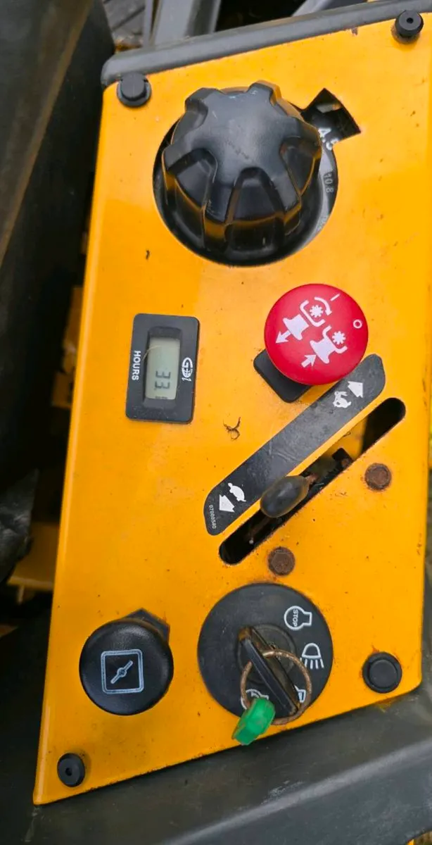 23HP Kawasaki zero turn - Image 3