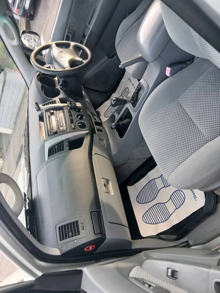 Toyota hilux 3.0 D4D automatic - Image 4