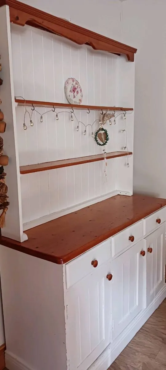 Pine dresser