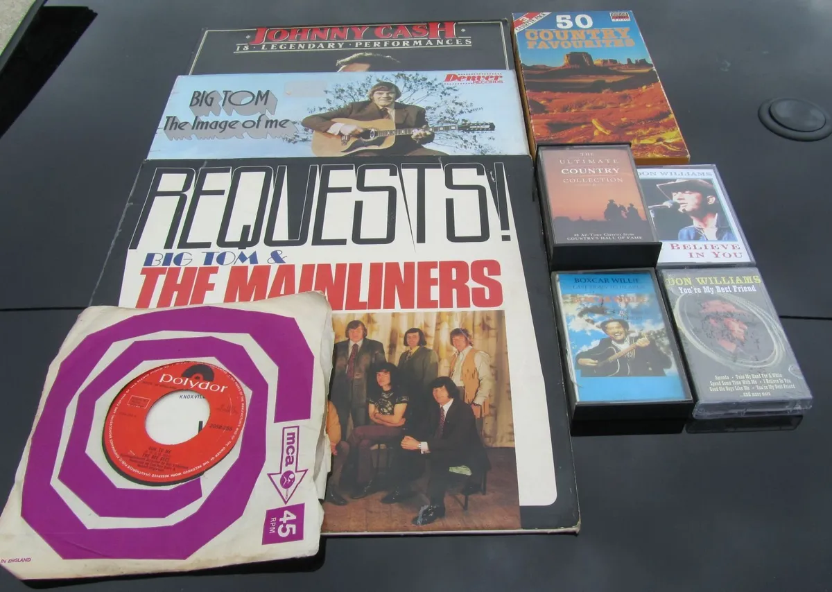 Country music LP's and cassettes - Image 2