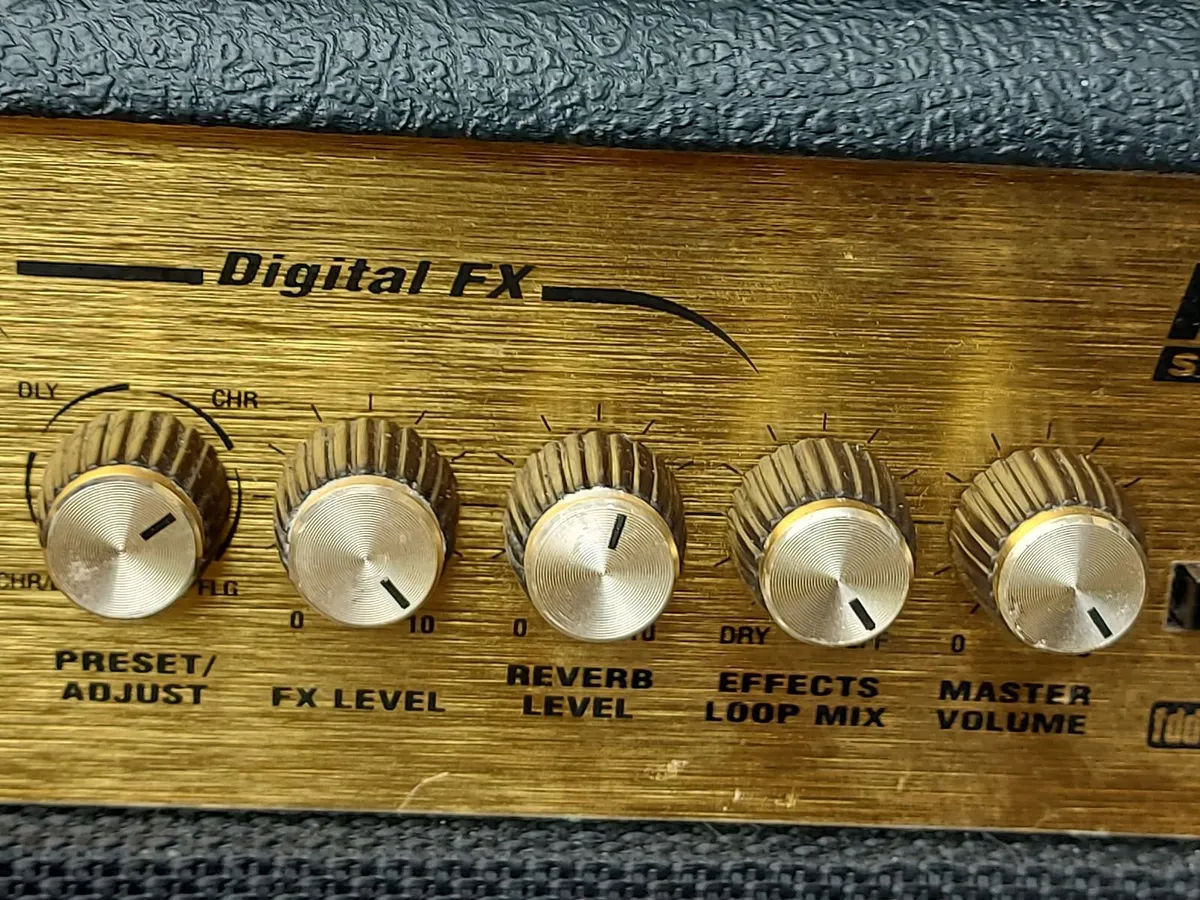 Marshall MG100dfx AMP Output 100 Watts RMS INTO 4 - Image 3