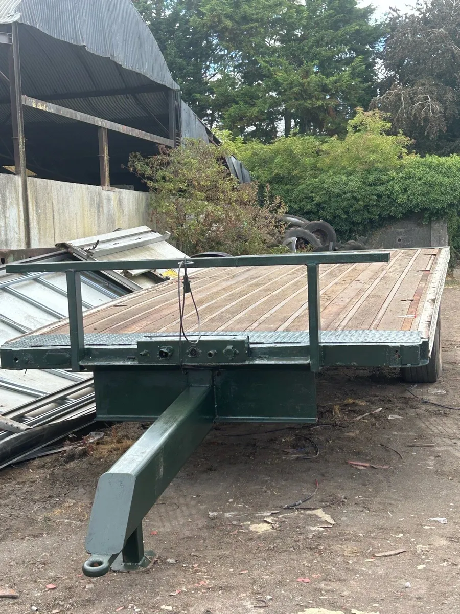 Bale trailer - Image 1