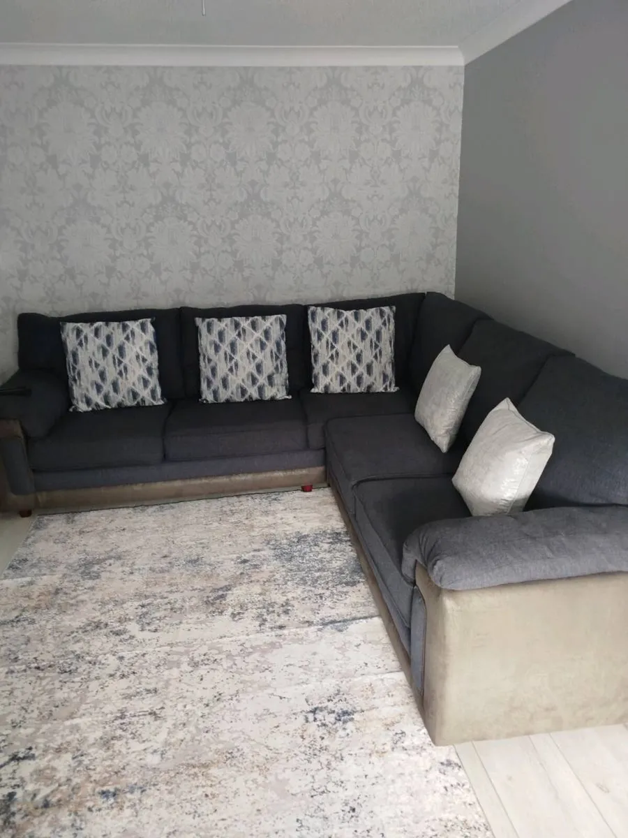 L shaped couch - Image 2