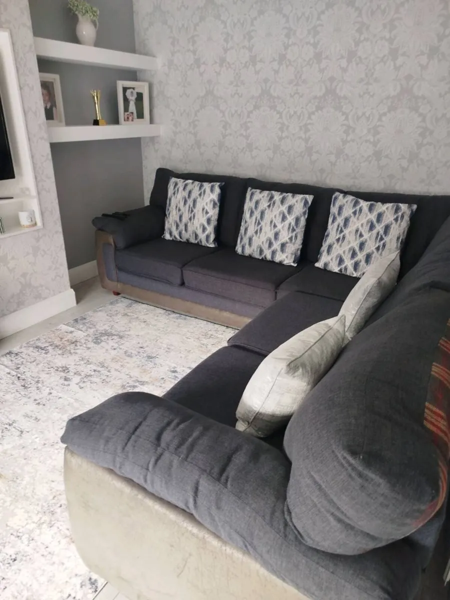 L shaped couch - Image 1