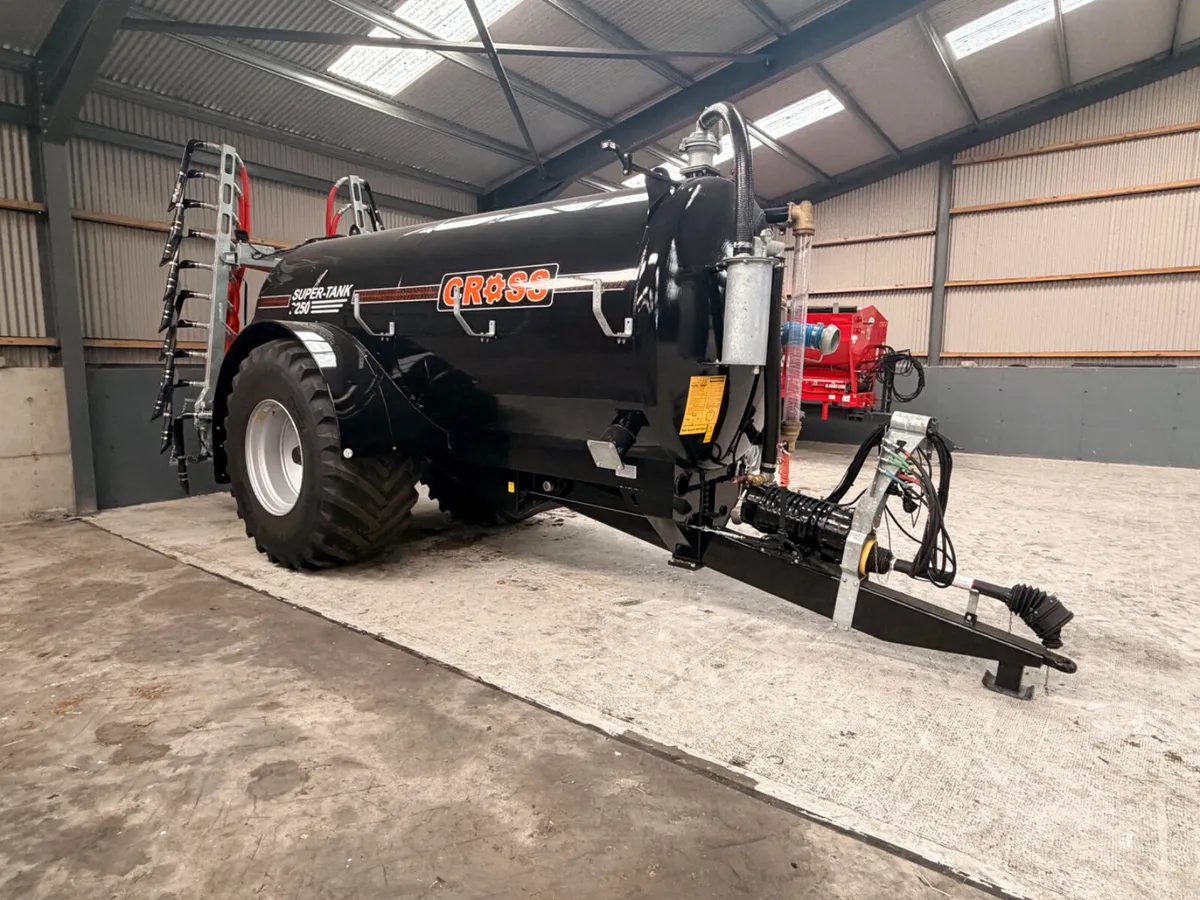 Cross 2250 Tanker & 7.6 Meter Flexi Shoe - Image 1