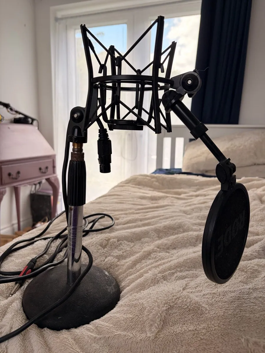 RODE (Mic) shock-mount with shield + stand + cable - Image 1