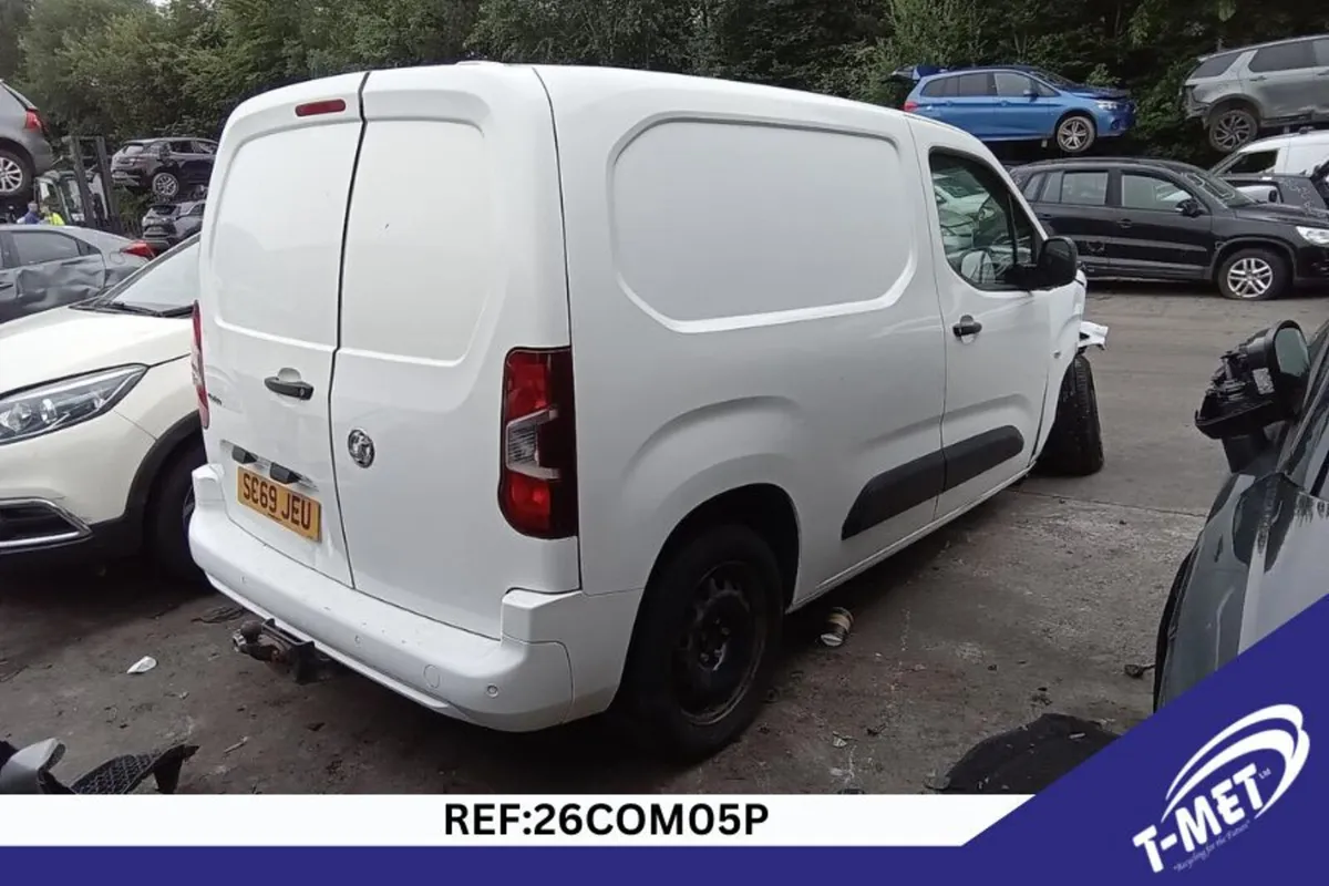 2020 VAUXHALL COMBO BREAKING FOR PARTS - Image 4