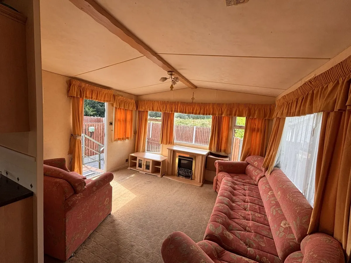 Cosalt Balmoral Deluxe  2 Bedroom mobile home - Image 2