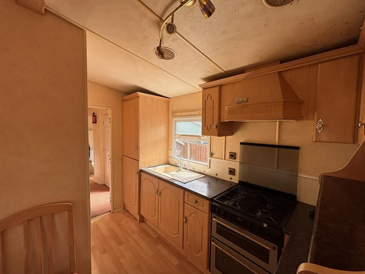 Cosalt Balmoral Deluxe  2 Bedroom mobile home - Image 3