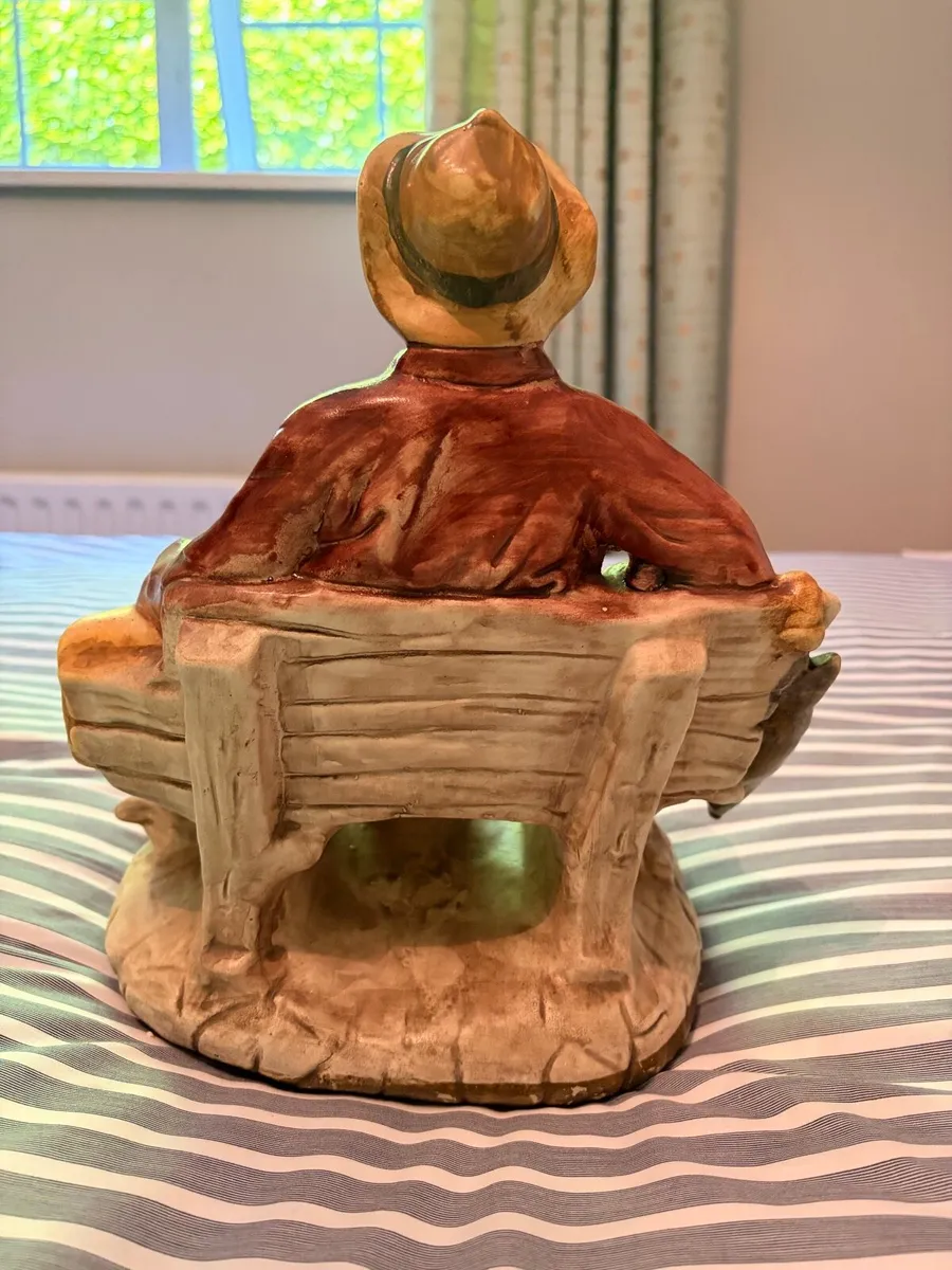 Capodimonte man on a bench - Image 2