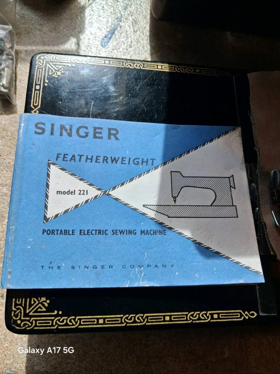Singer 221 featherweight - Image 3