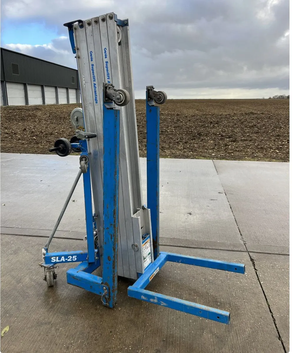Genie SLA-25 Superlift - Image 1