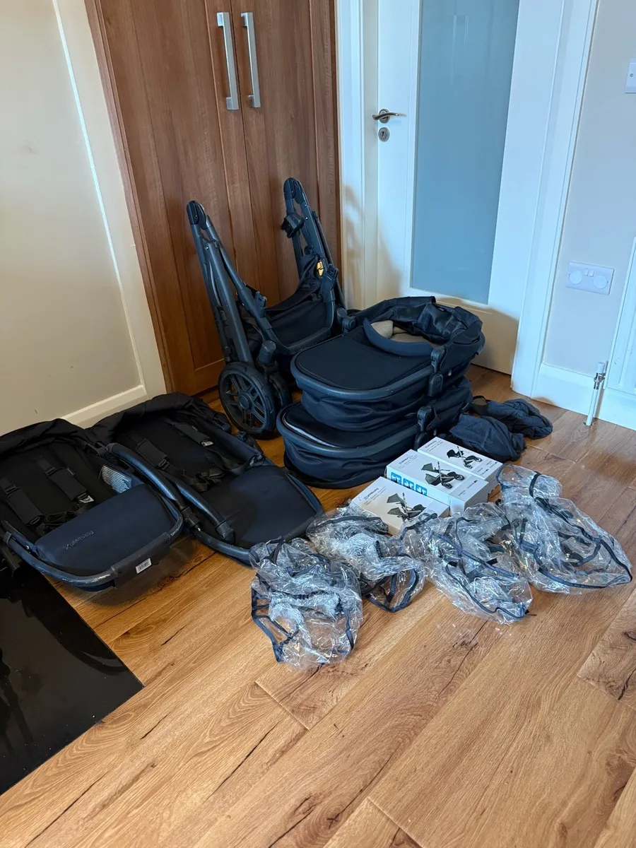 Uppababy Vista FULL TWIN Buggy with accessories - Image 4