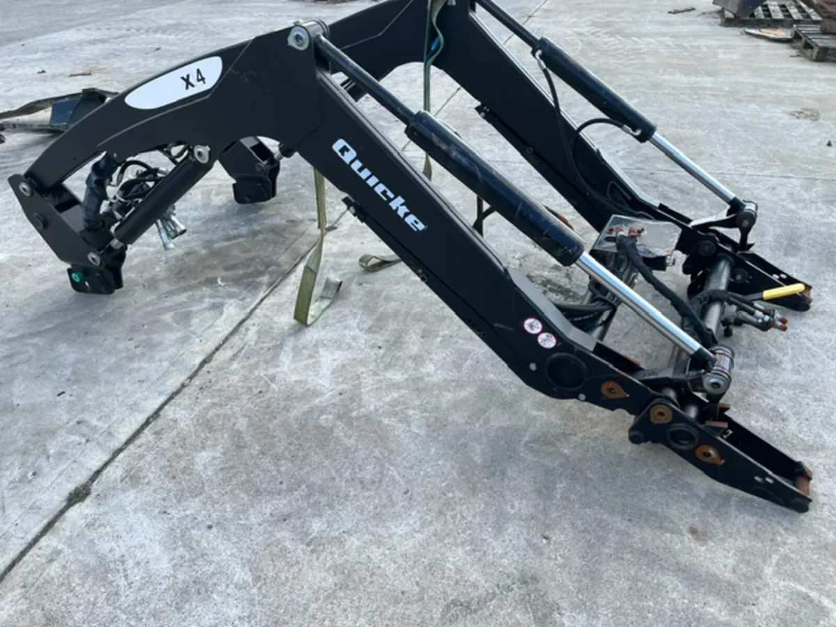 QUICKE X4 Power Loader - Image 3