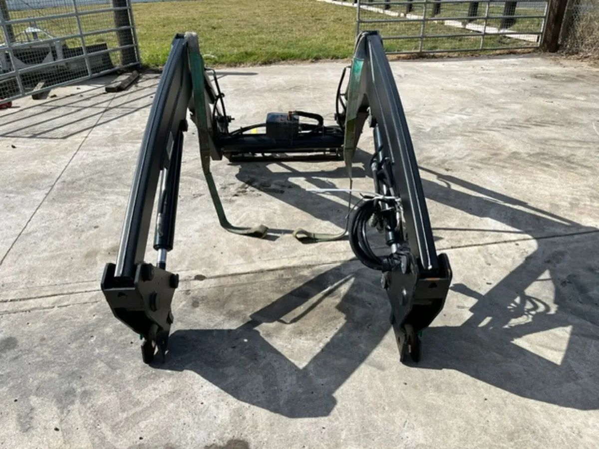 QUICKE X4 Power Loader - Image 2