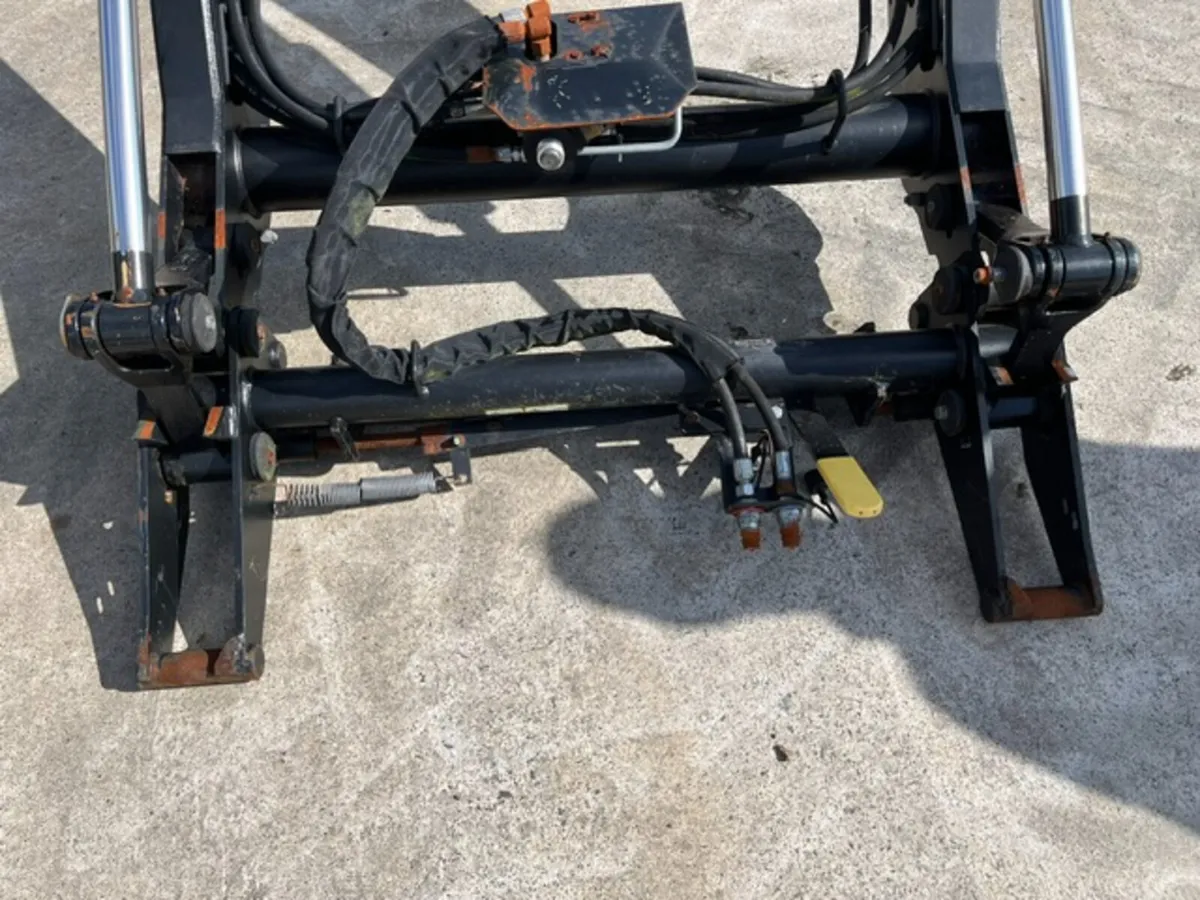 QUICKE X4 Power Loader - Image 4