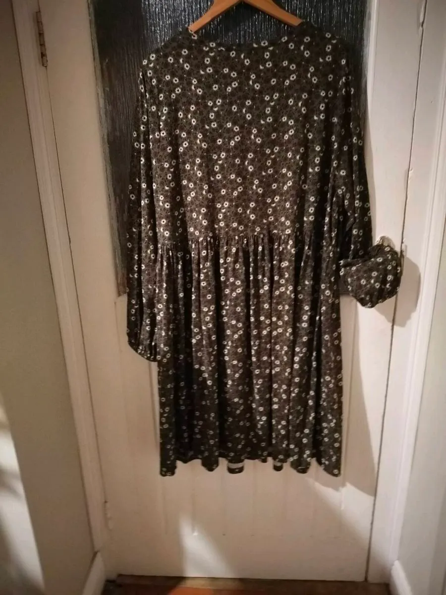 New look Curves mixed floral Dress, round neck lon - Image 2