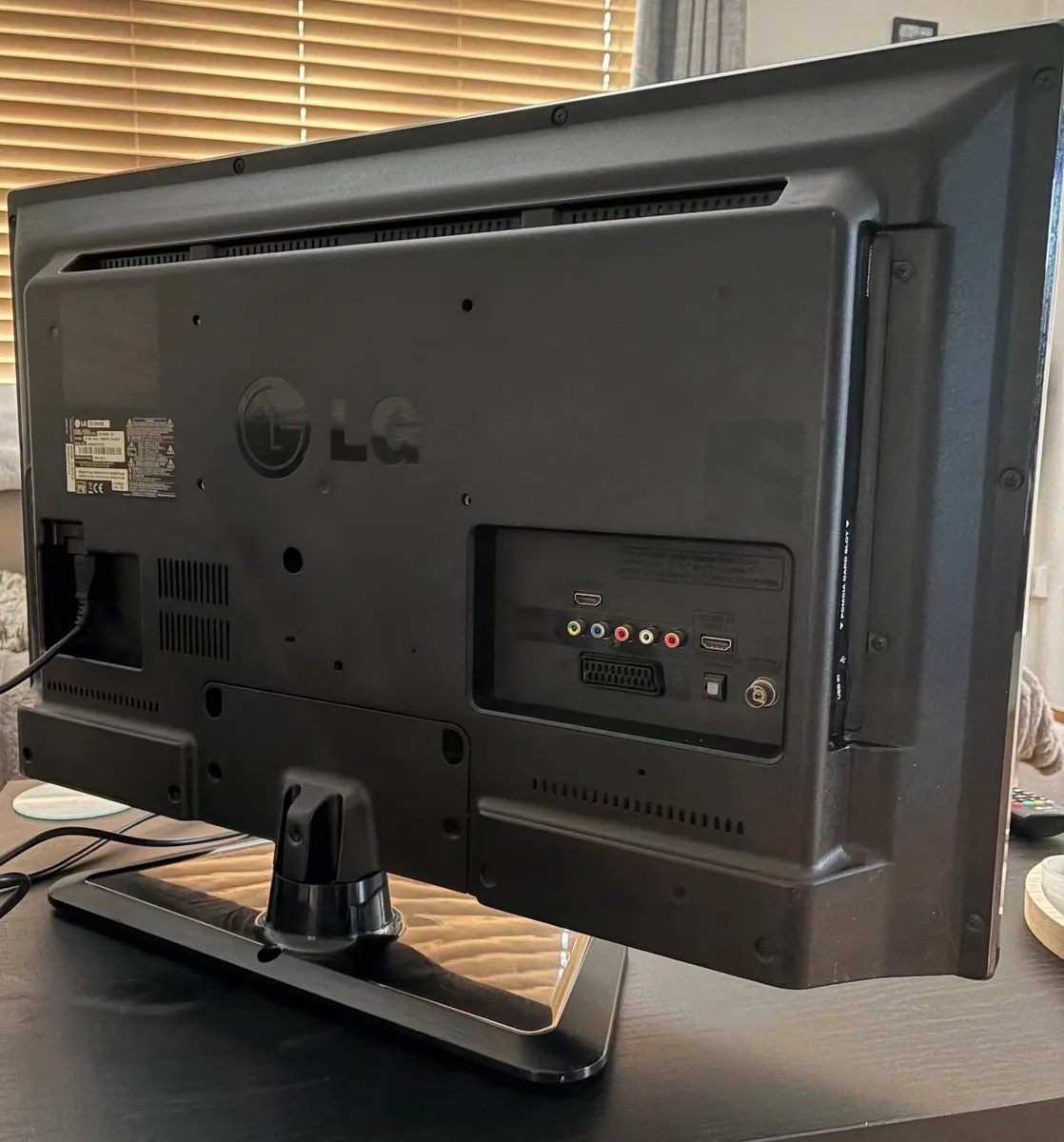 32 inch LG TV with remote - Image 1