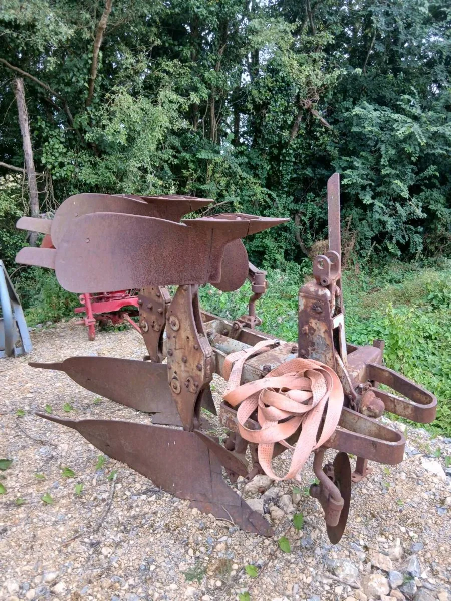 Ferguson reversible plough - Image 1