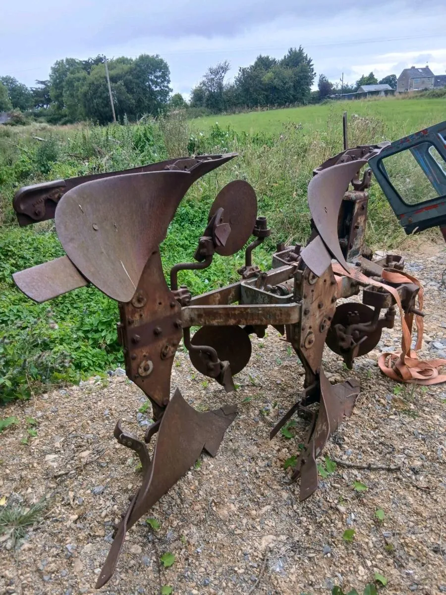 Ferguson reversible plough - Image 2