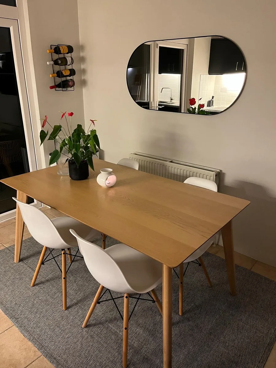 Kitchen chairs and table - Image 2