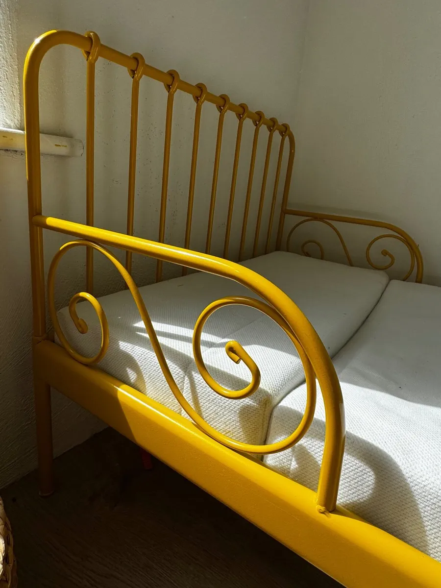 Extendable Kids/Toddler Bed - Image 1