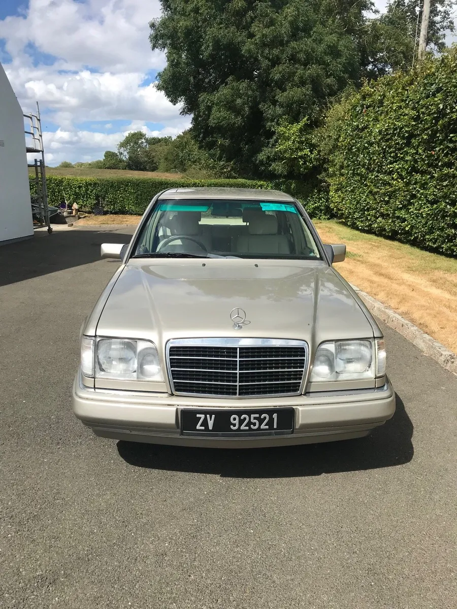 Mercedes Benz 300d - Image 1