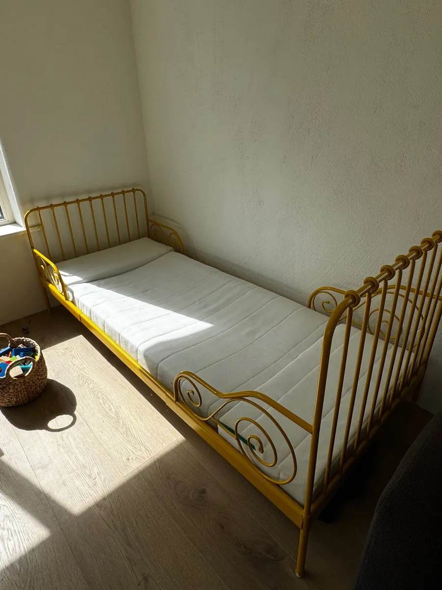 Extendable Kids/Toddler Bed - Image 4