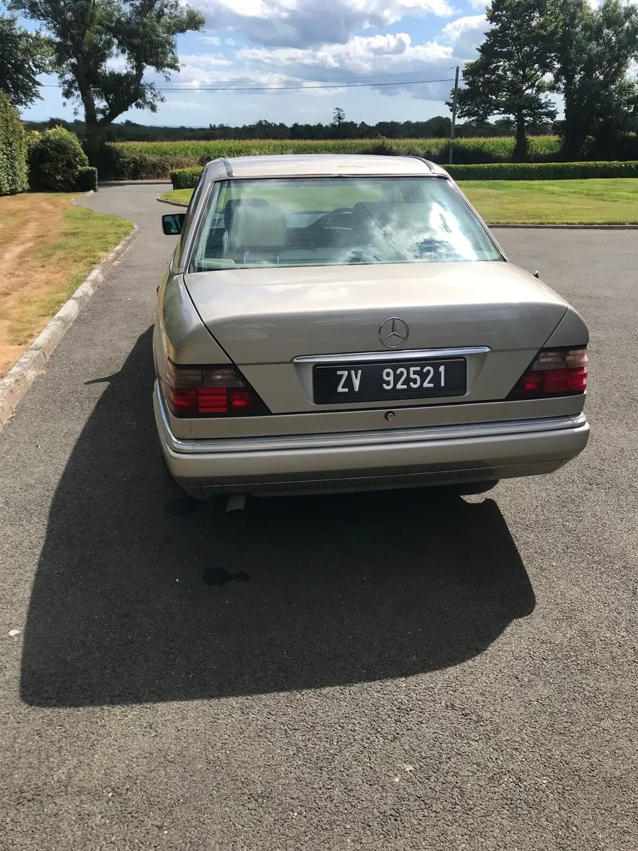 Mercedes Benz 300d - Image 4