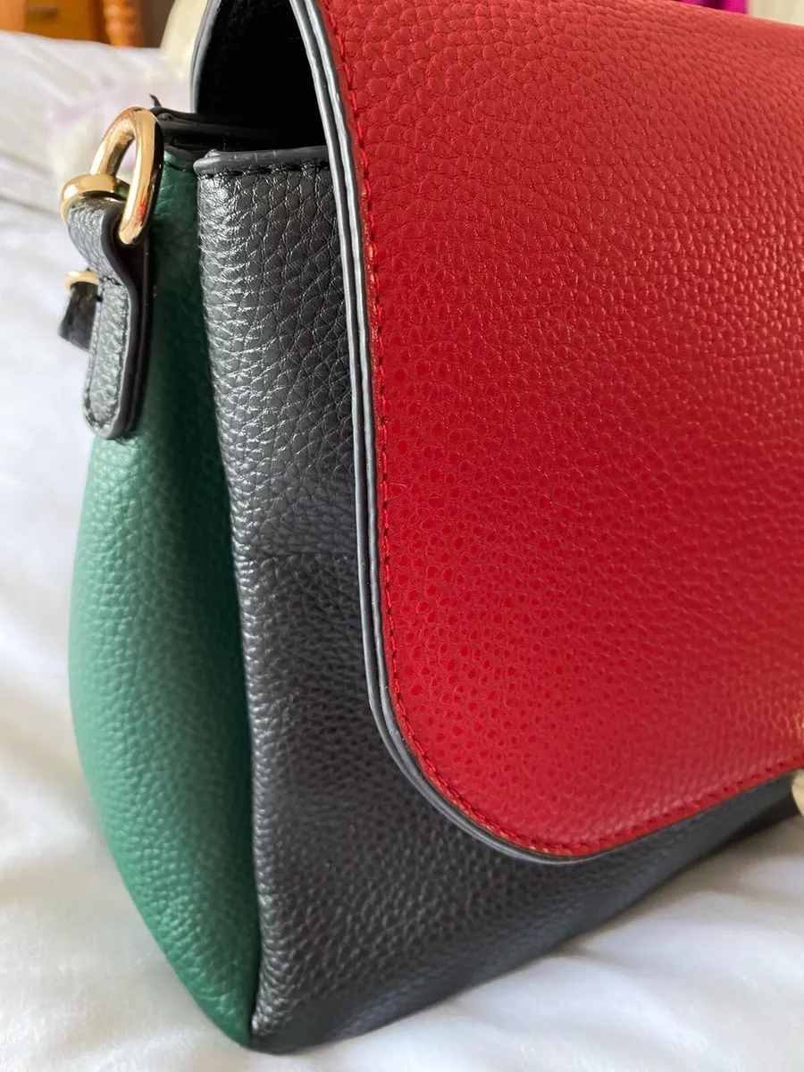 Beautiful Handbag with unusual Colour Design - Image 3