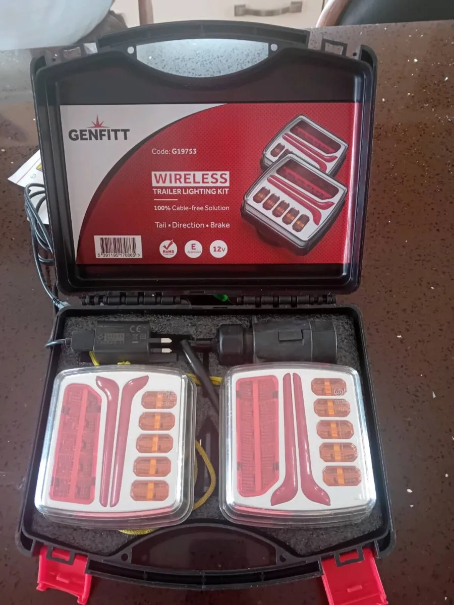 Wireless trailer lighting kit