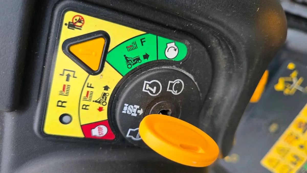 23HP  Zero Turn - Image 2
