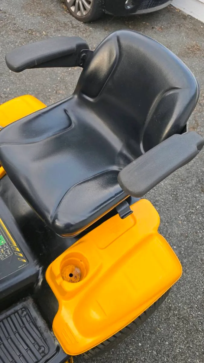 23HP  Zero Turn - Image 4