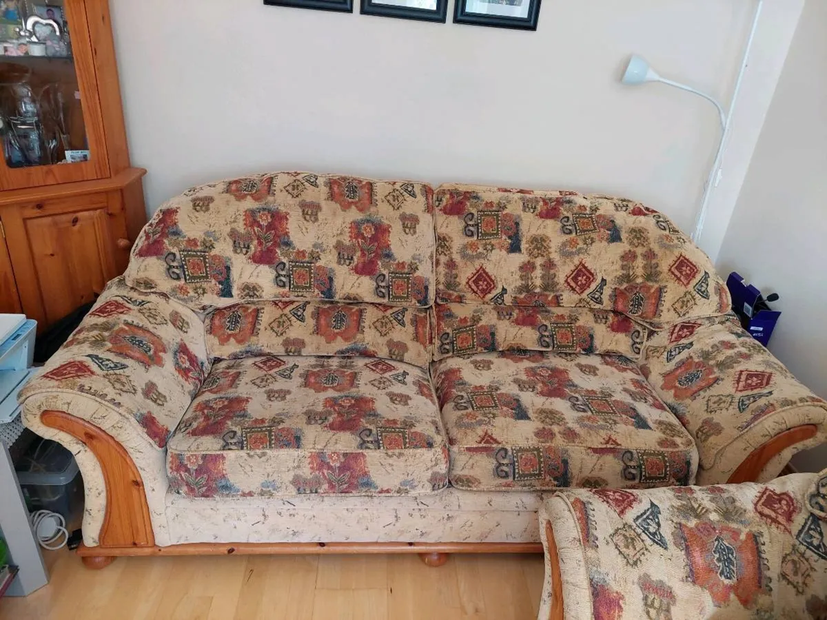 Matching 2 and 3 seater very comfortable - Image 3