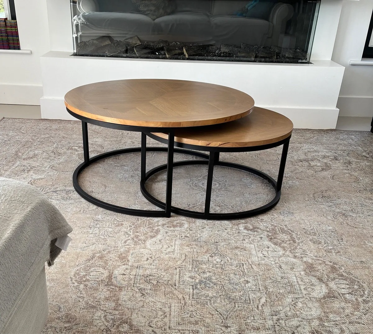 Round tables nest - Image 1