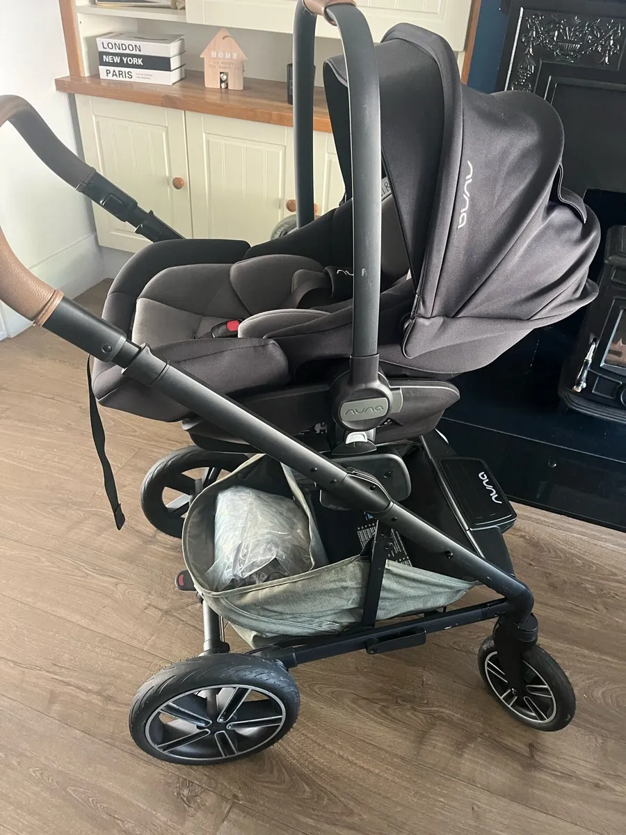Nuna travel system including isofix base - Image 2