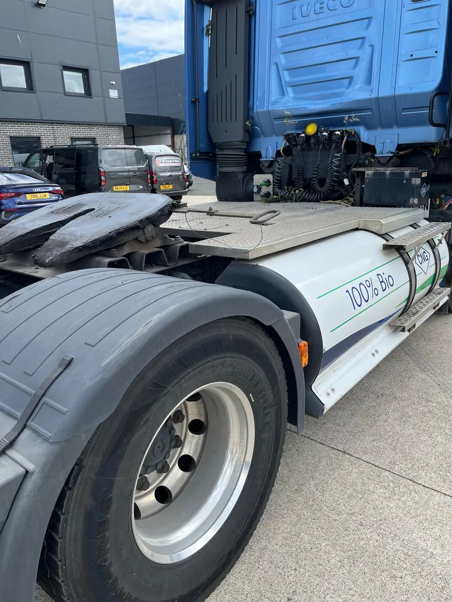 2019 Iveco Stralis AS440 4x2 - Image 4