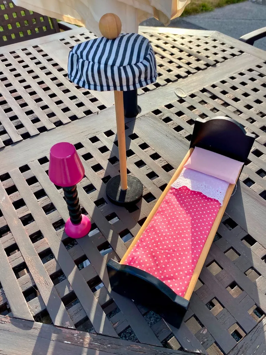 Wooden dolls house - Image 2