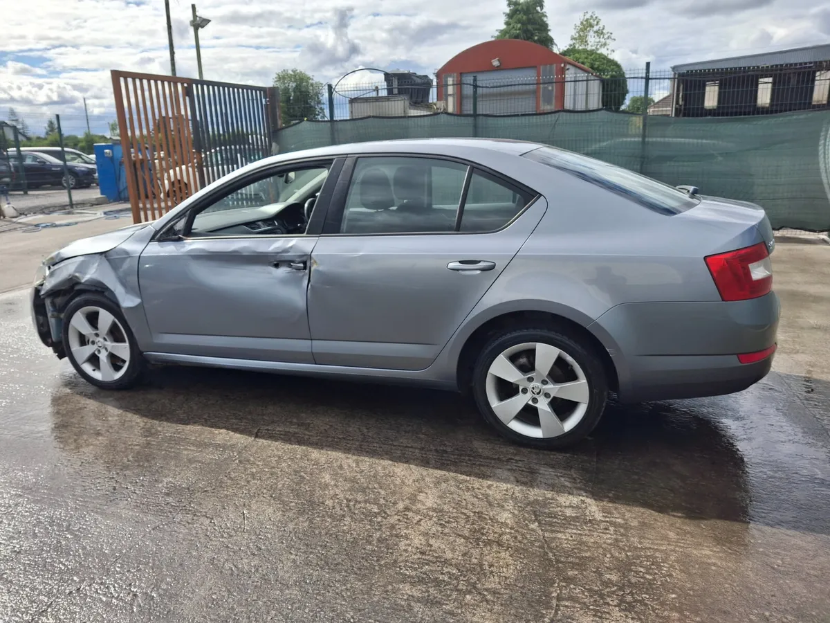 2013 Skoda Octavia  Automatic DSG - Image 4