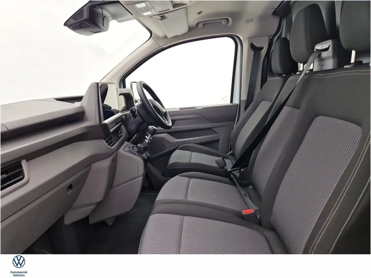 Volkswagen Transporter 30 VAN LWB TRENDLINE 150HP - Image 4