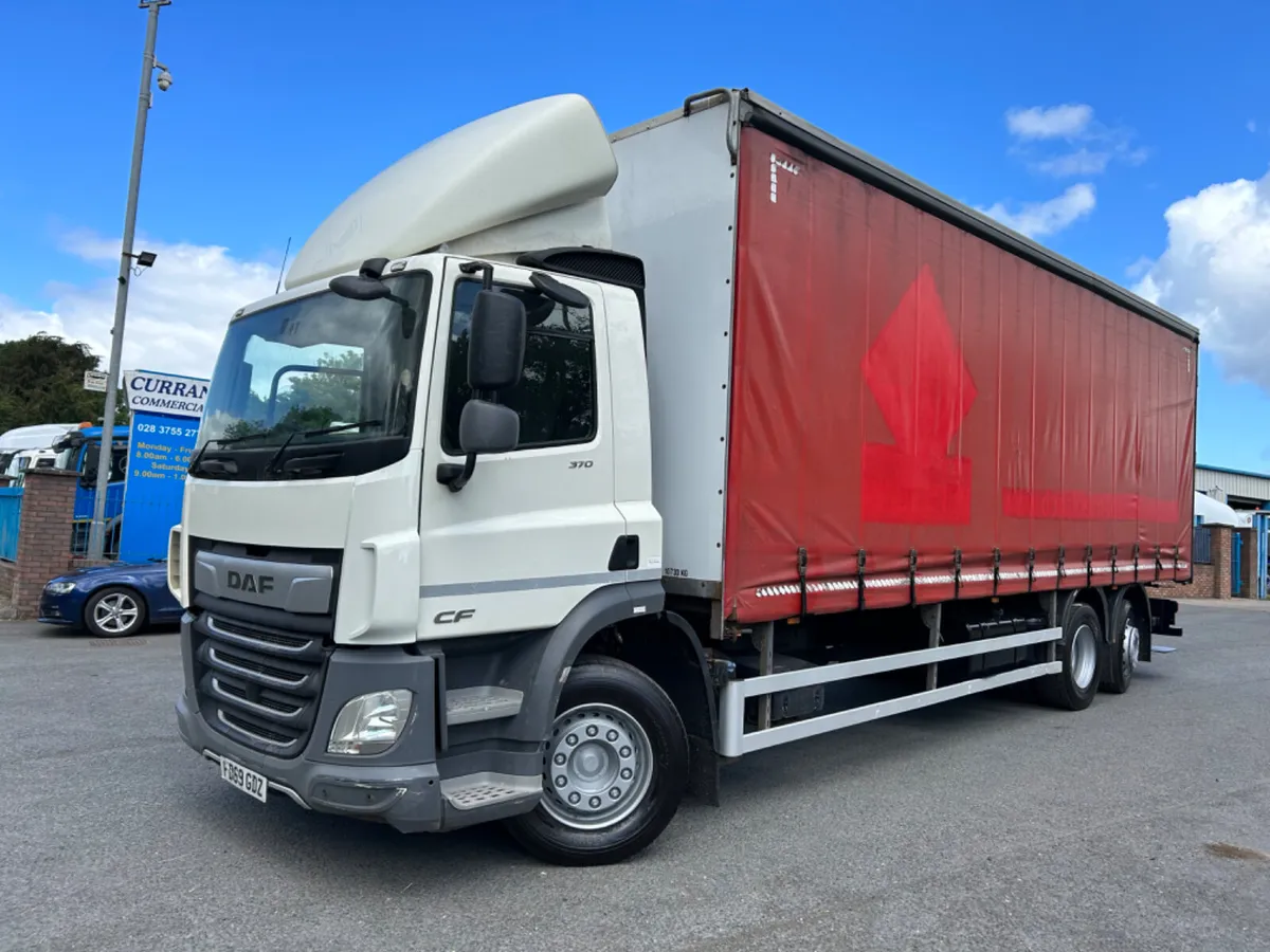 2020 Daf cf370 6x2 Curtainsider with Moffett kit - Image 1
