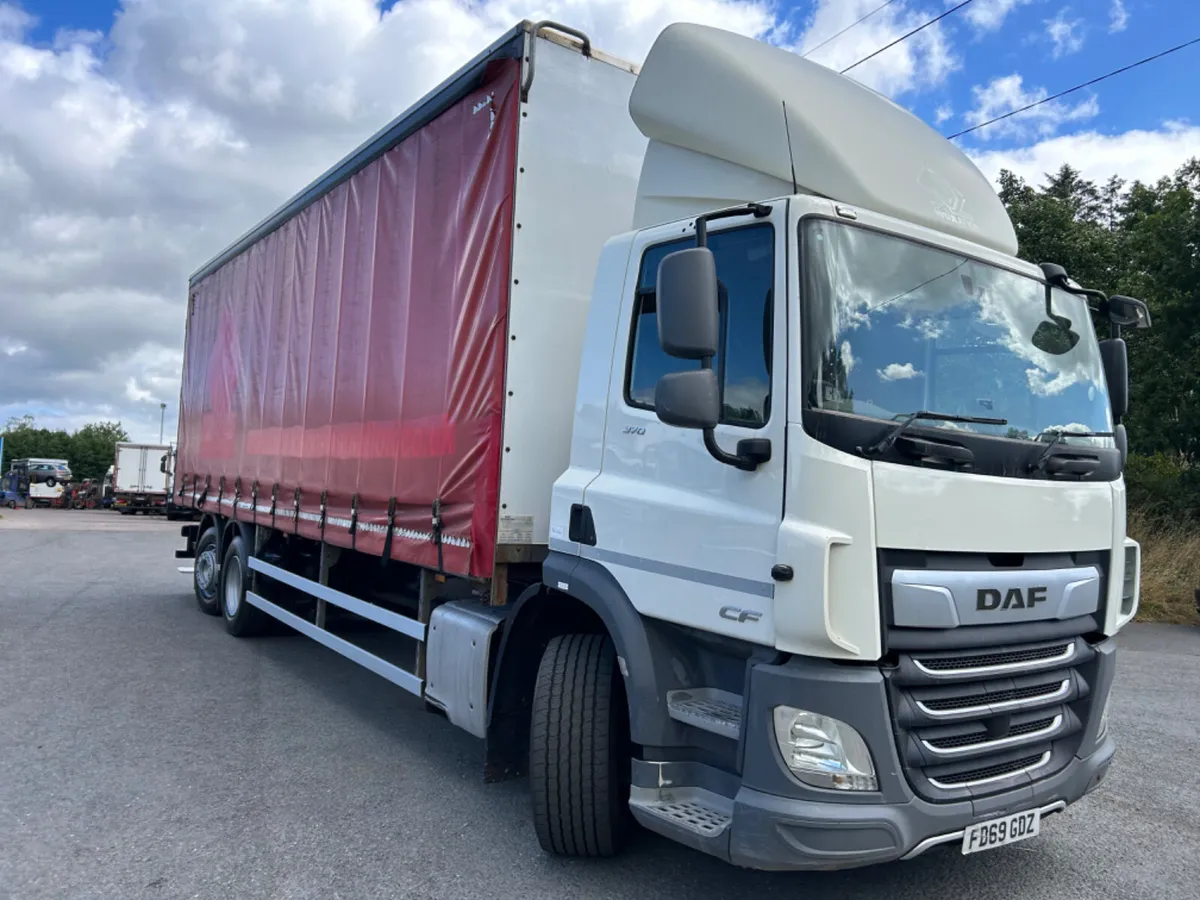 2020 Daf cf370 6x2 Curtainsider with Moffett kit - Image 3