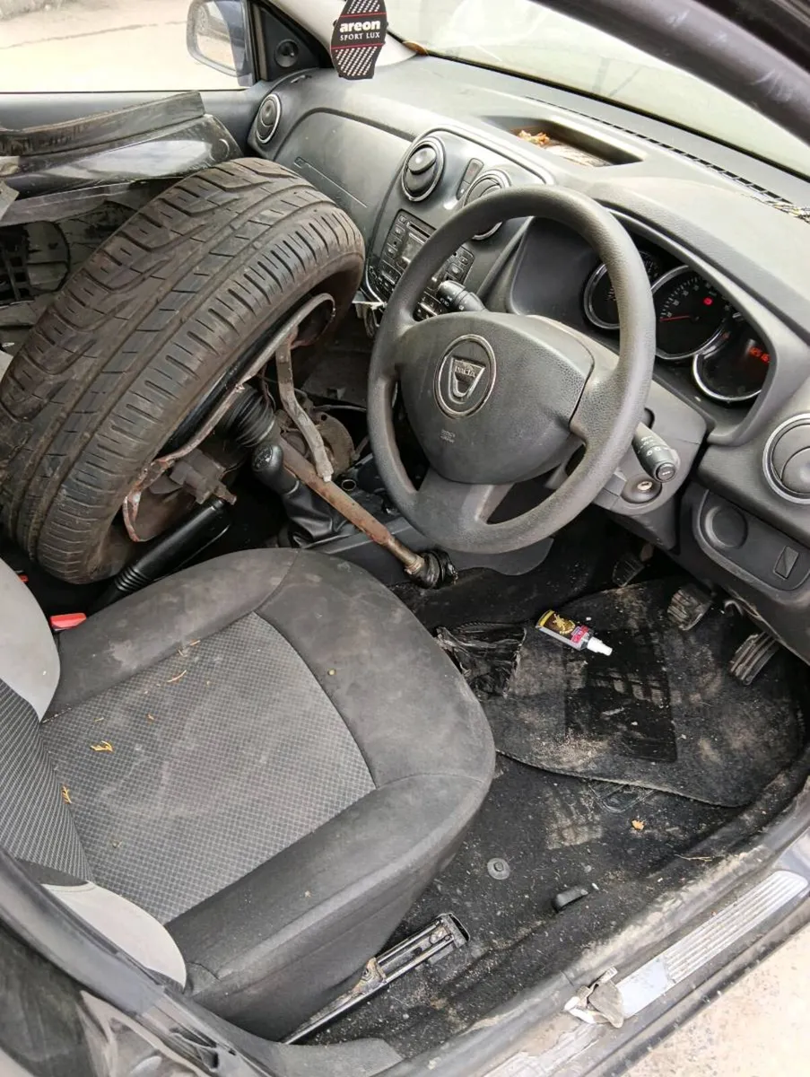 Breaking Dacia sandero 2016 petrol - Image 3
