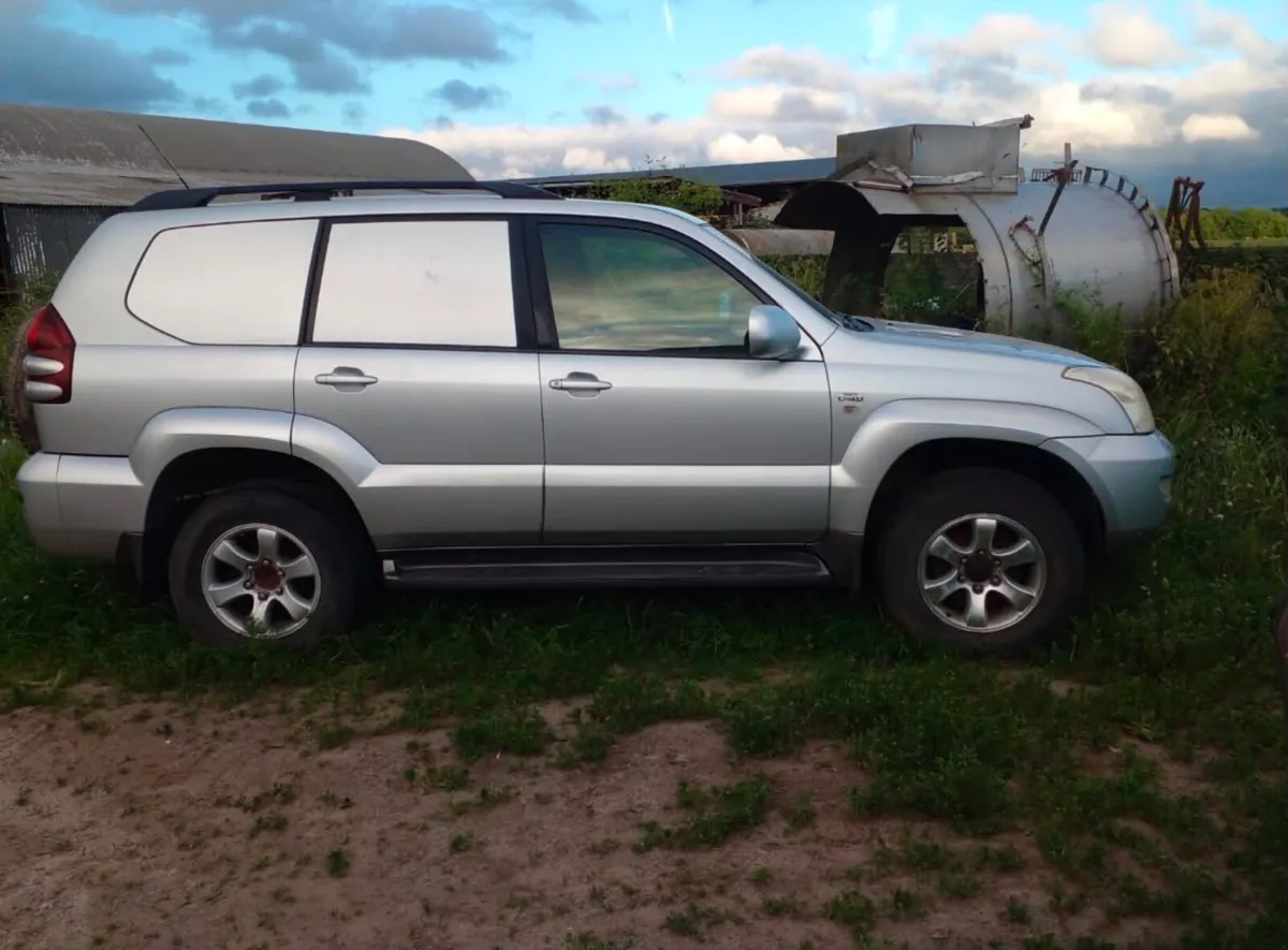 Breaking Toyota Landcruiser - Image 2