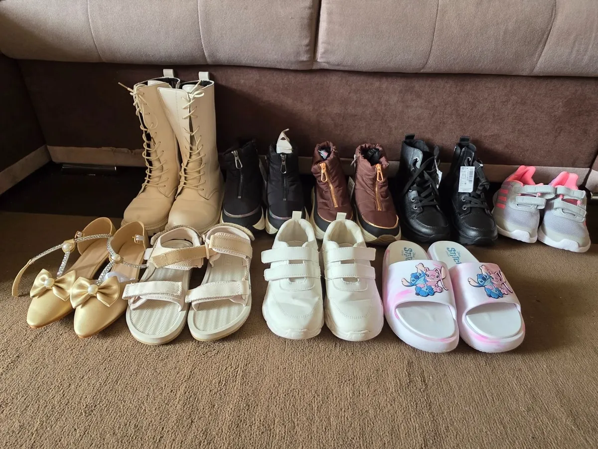 Girls shoes