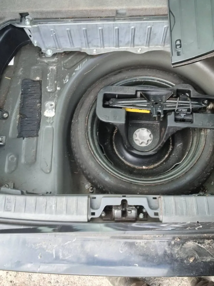 toyota prius - Image 4